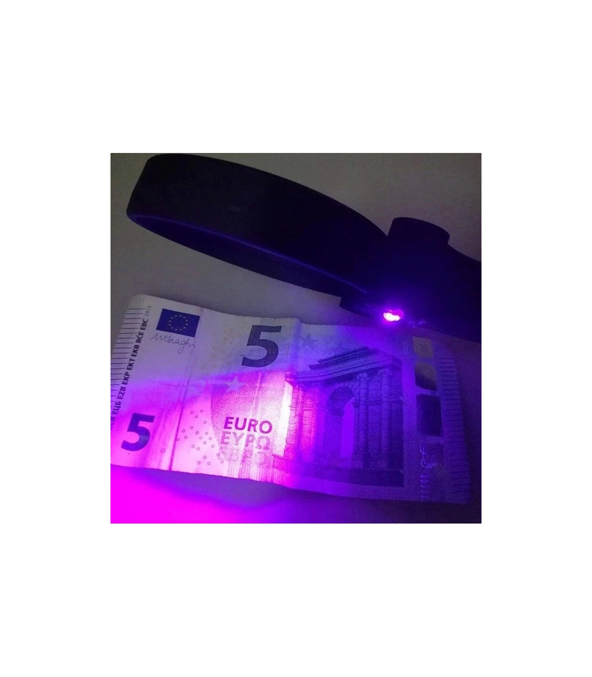 Lupa na čtení s LED a UV osvětlením