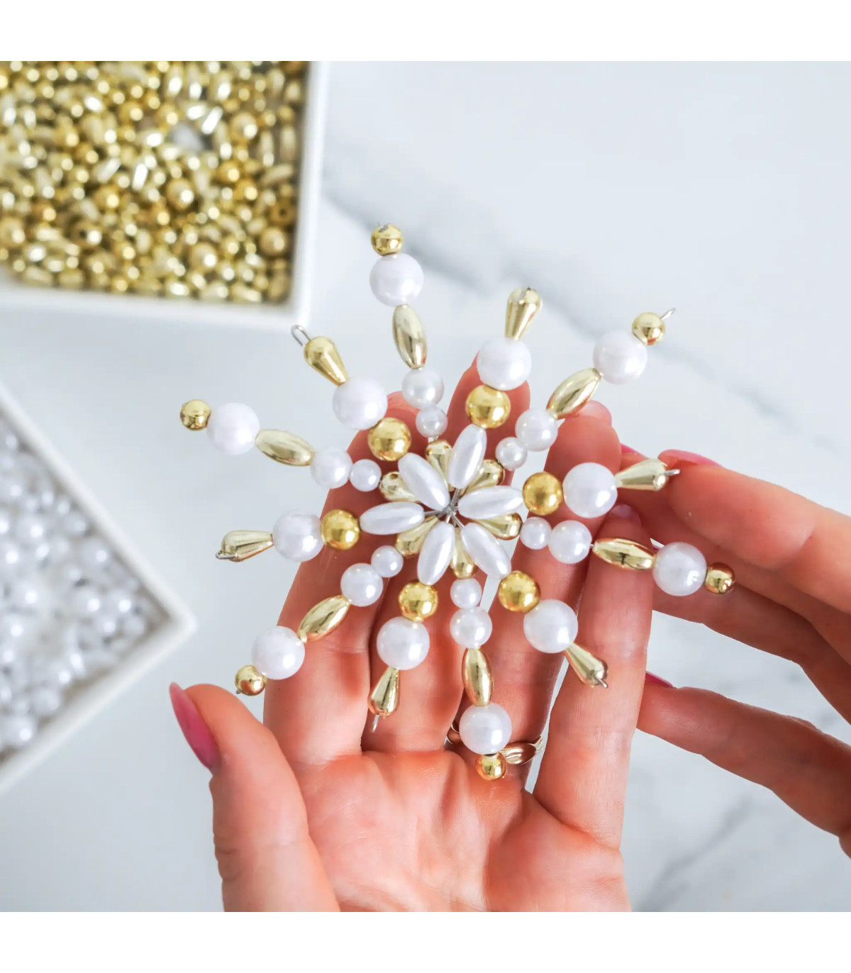 Kreatívna sada – vianočné hviezdy z korálikov | Darček pre babičku